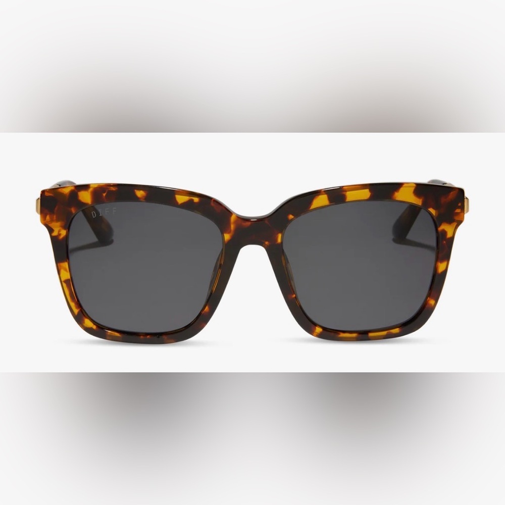 DIFF Eyewear Bella Tortoise‎ Grey Polarized Sunglasses
